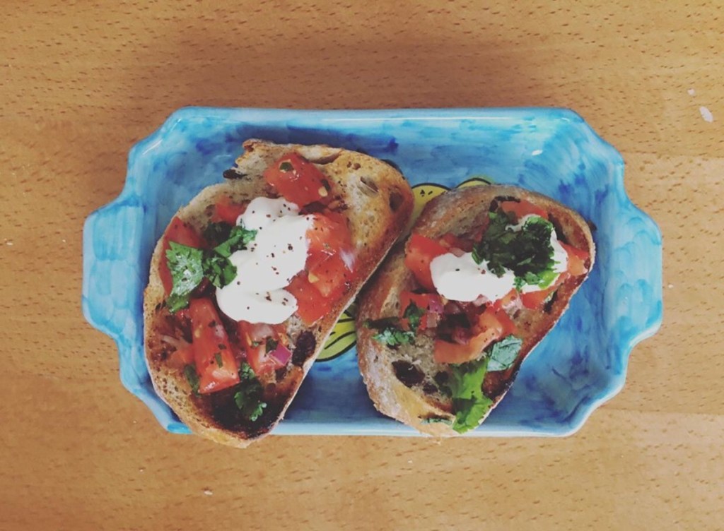 Tomato, sumac and garlic&nbsp;toasts
