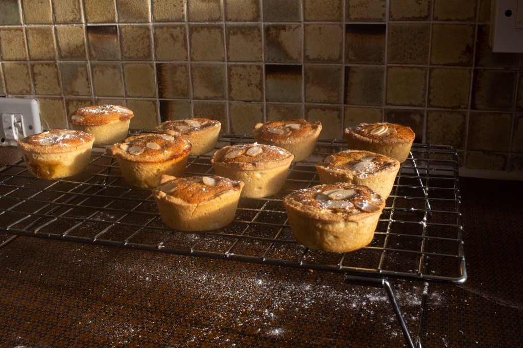 Frangipani mince pies