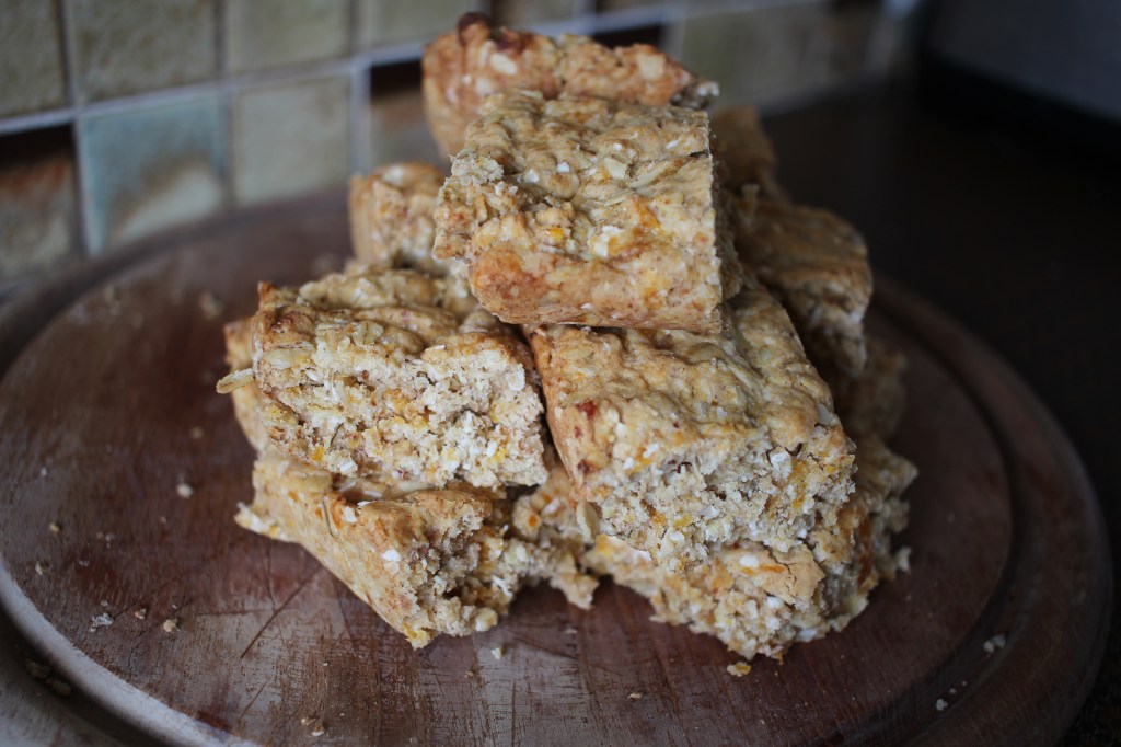 APRICOT ALMOND OAT&nbsp;SLICE