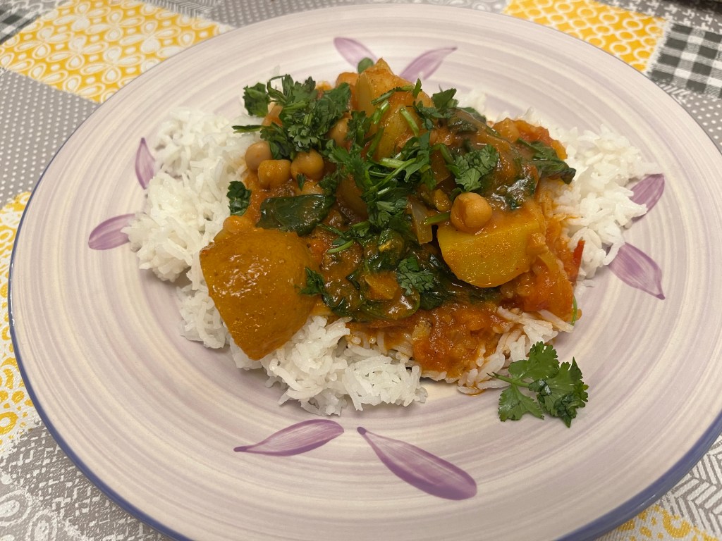 Spinach, potato and chickpea&nbsp;curry