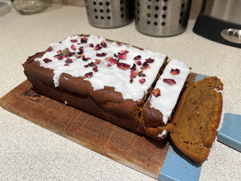 Ras el hanout and buttermilk sweet loaf with rose&nbsp;icing