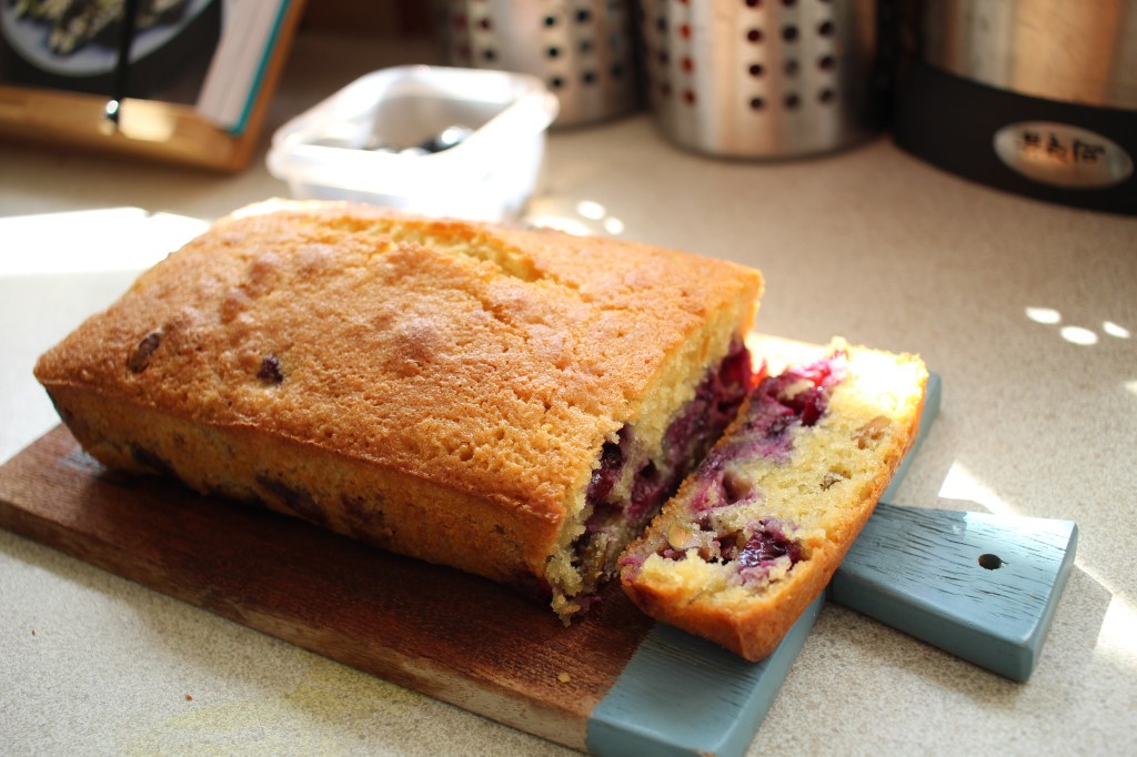 Blueberry, pistachio & coconut&nbsp;cake