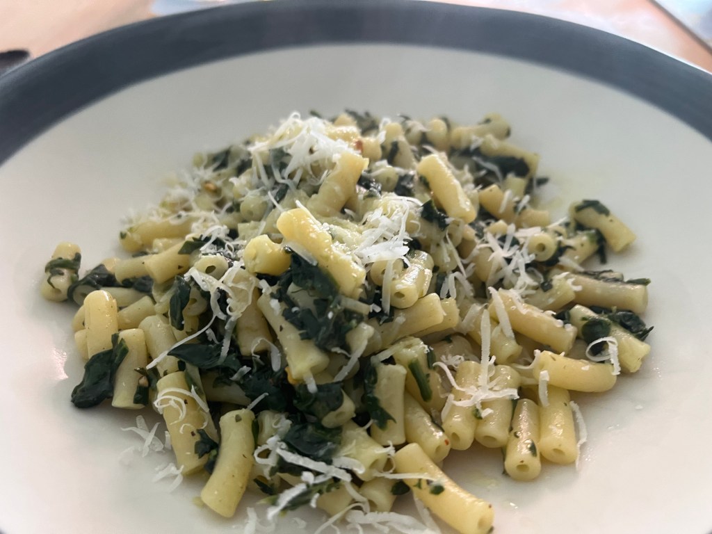 Macaroni with spinach