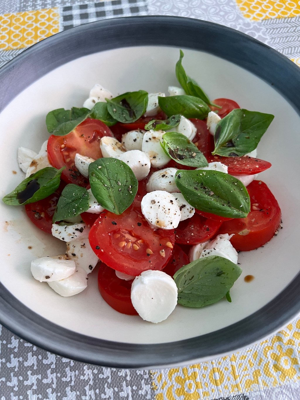 Easy Summer Caprese Salad – Tomatoes, Mozzarella, and Fresh&nbsp;Basil