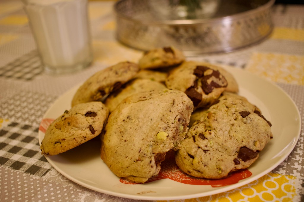 Irresistible Dark Chocolate and Pistachio Cookie&nbsp;Delight